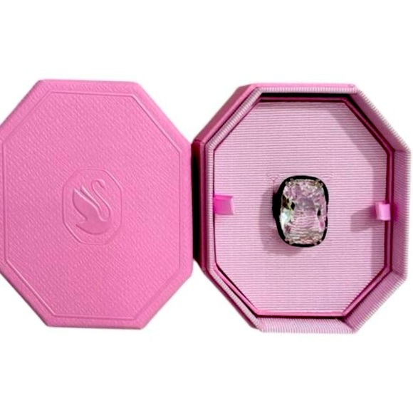 NWT Swarovski Crystal Solitaire Oversized Cocktail Ring - Picture 1 of 12
